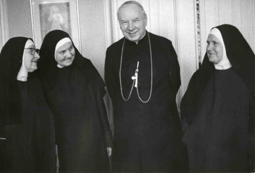 Siostry Franciszkanki Służebnice Krzyża - zgromadzenie założyła Elżbieta Czacka - materiały archiwalne